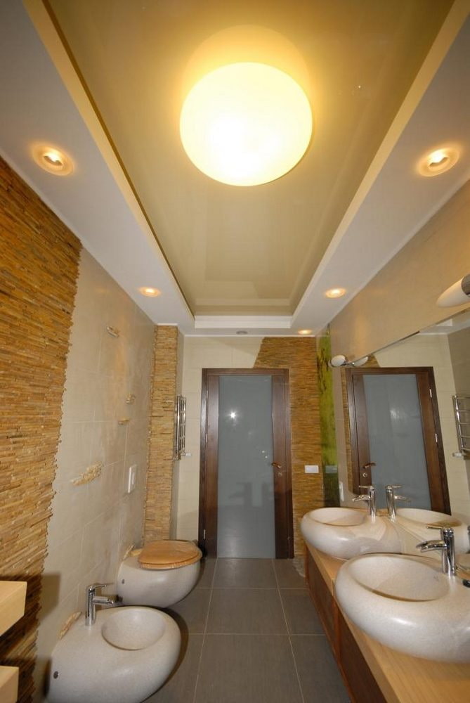 Zweistufiges Design im Badezimmer