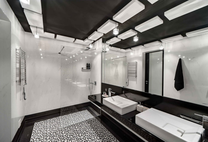 schwarze Decke im Badezimmer