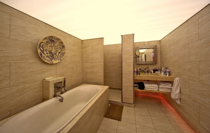 Leuchtdecke im Badezimmer