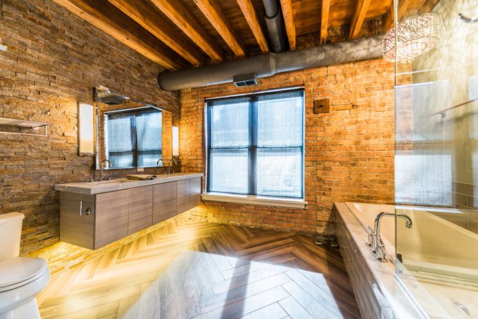 Deckengestaltung im Badezimmer im Loft-Stil