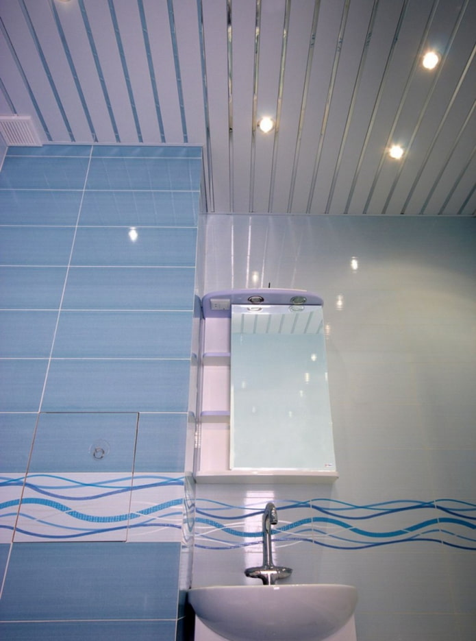 Aluminium-Deckenpaneele im Badezimmer
