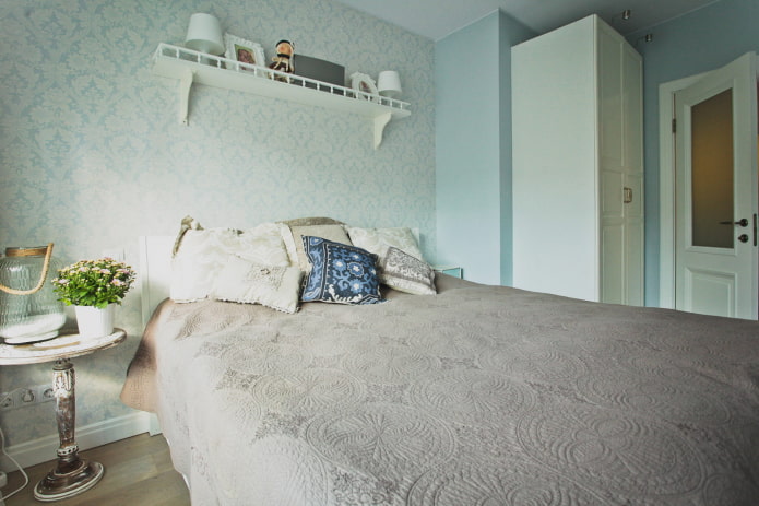 Bett im Schlafzimmer