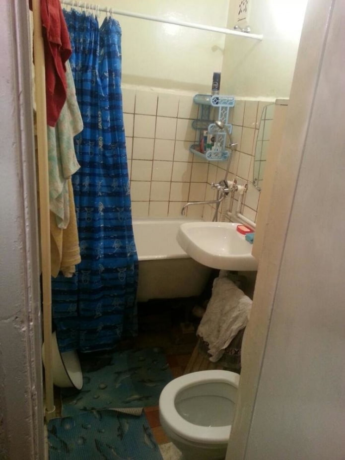 Badezimmer vor der Renovierung