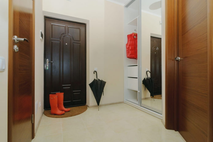 Einbauschrank im Flur