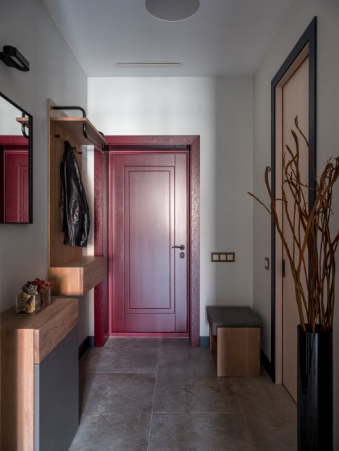 länglicher Flur in einer Wohnung