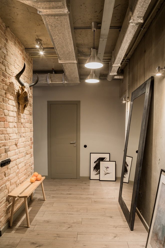 dekorative Gestaltung des Flurs im Loft-Stil