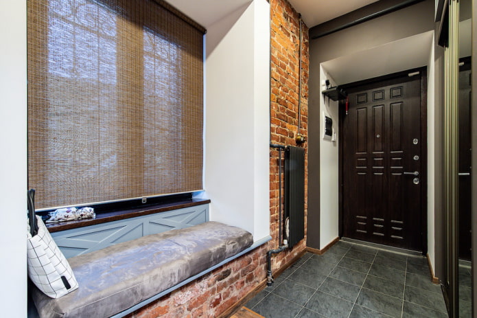 Korridor im Loft-Stil im Inneren des Hauses