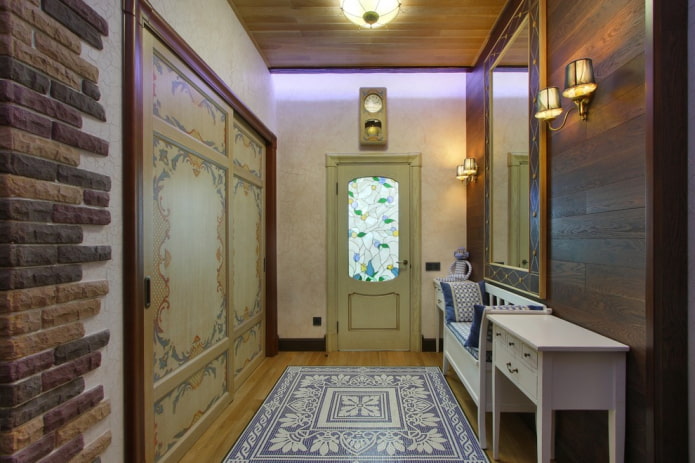 Flurdekoration im Provence-Stil