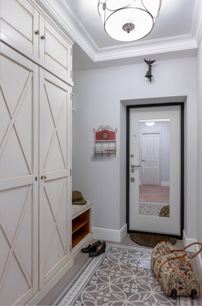 Farbschema eines Flurs im Provence-Stil