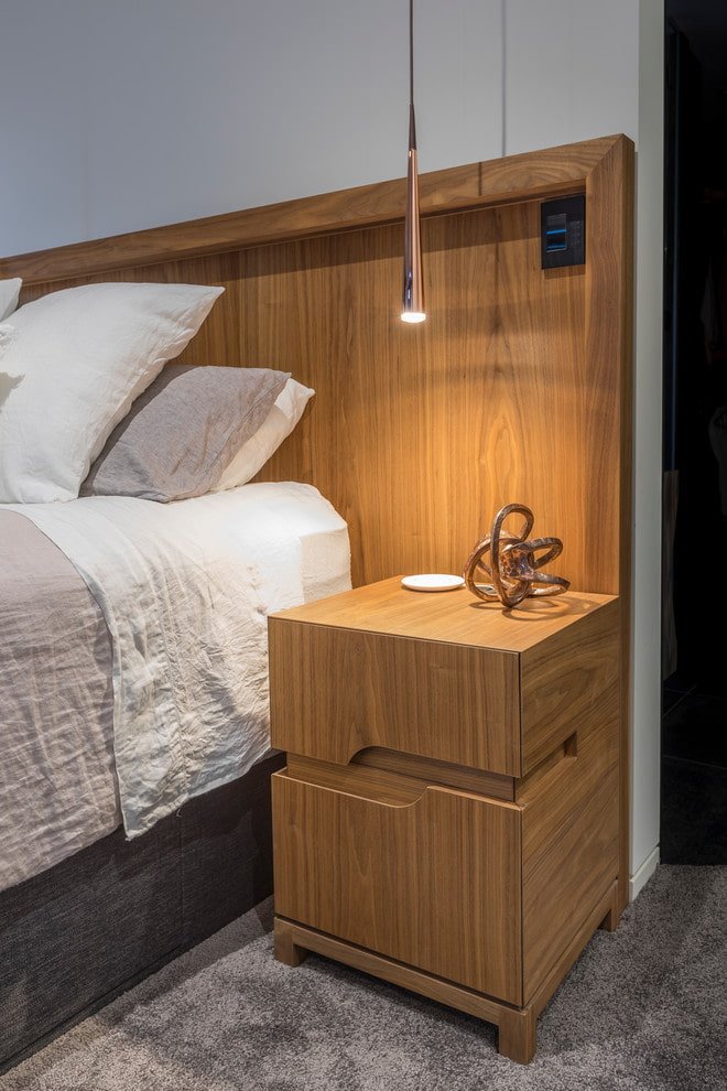Holznachttisch mit Hintergrundbeleuchtung