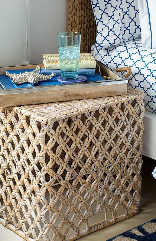 Nachttisch aus Rattan