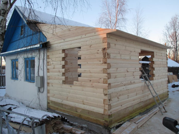 Anbau an ein Haus aus Holz