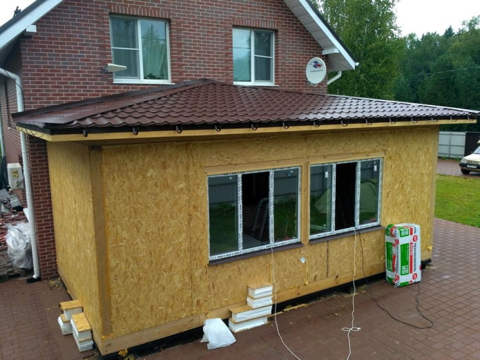 Anbau an ein Backsteinhaus aus SIP-Paneelen