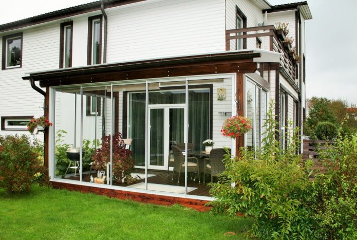 Glasveranda im Garten