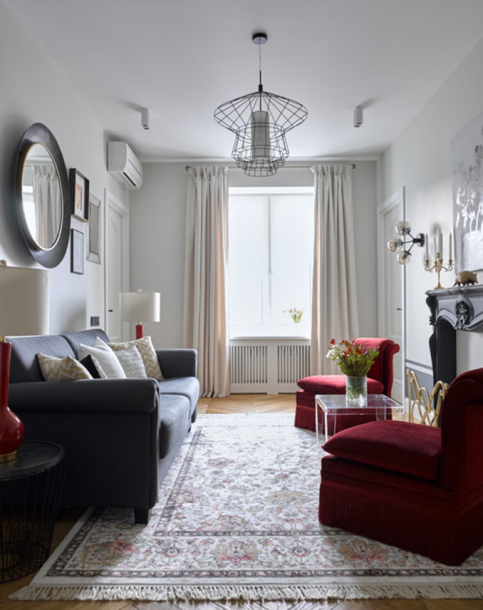 zwei Türen im Wohnzimmer
