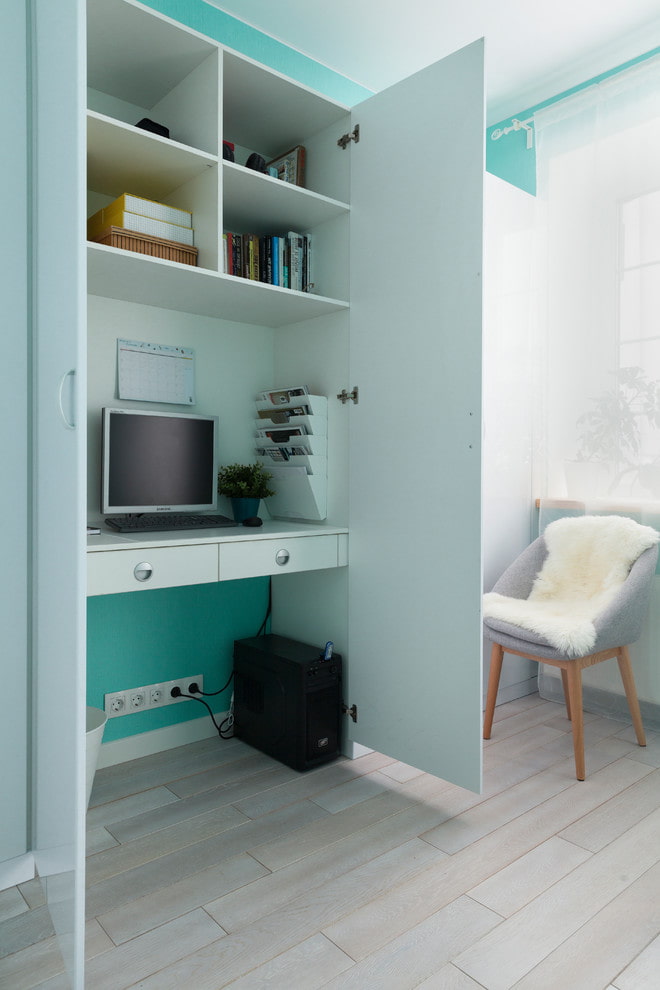 Büro im Schrank
