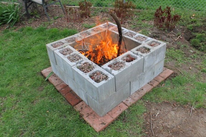 Kamin aus Schlackenblöcken