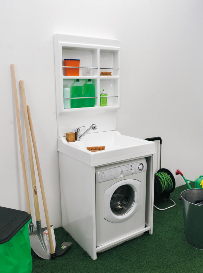 Waschbecken über der Waschmaschine