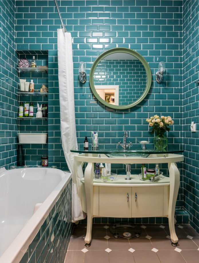 Versetzte Fliesenanordnung im Badezimmer