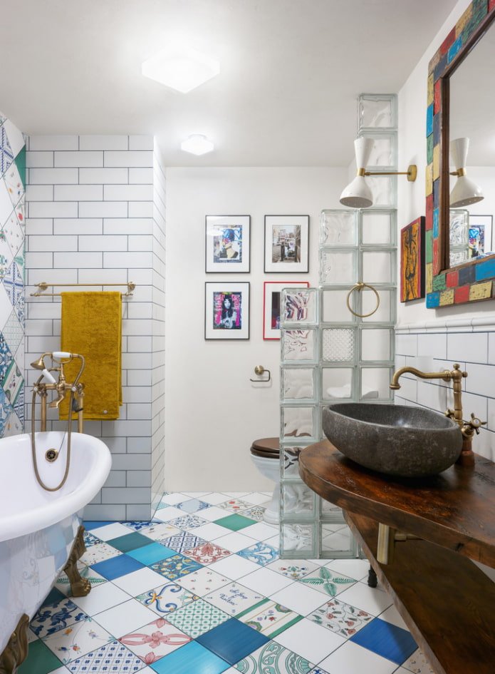 Fliesenanordnung im Badezimmer