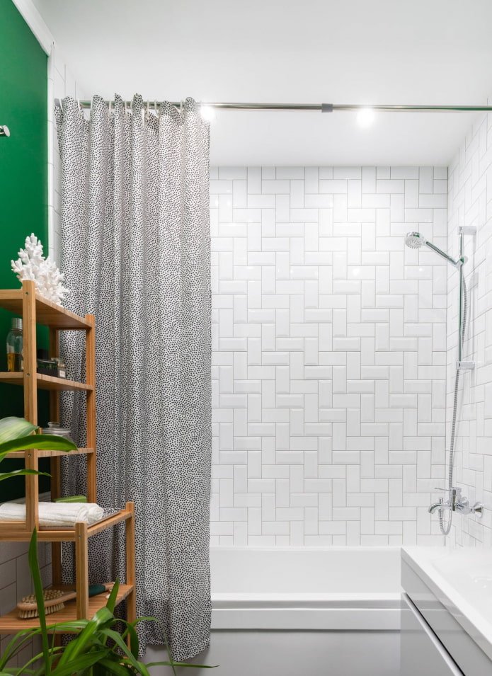 Modulares Fliesenlayout im Badezimmer