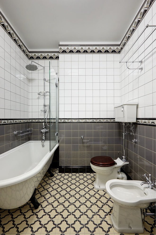 Fliesenanordnung im Badezimmer