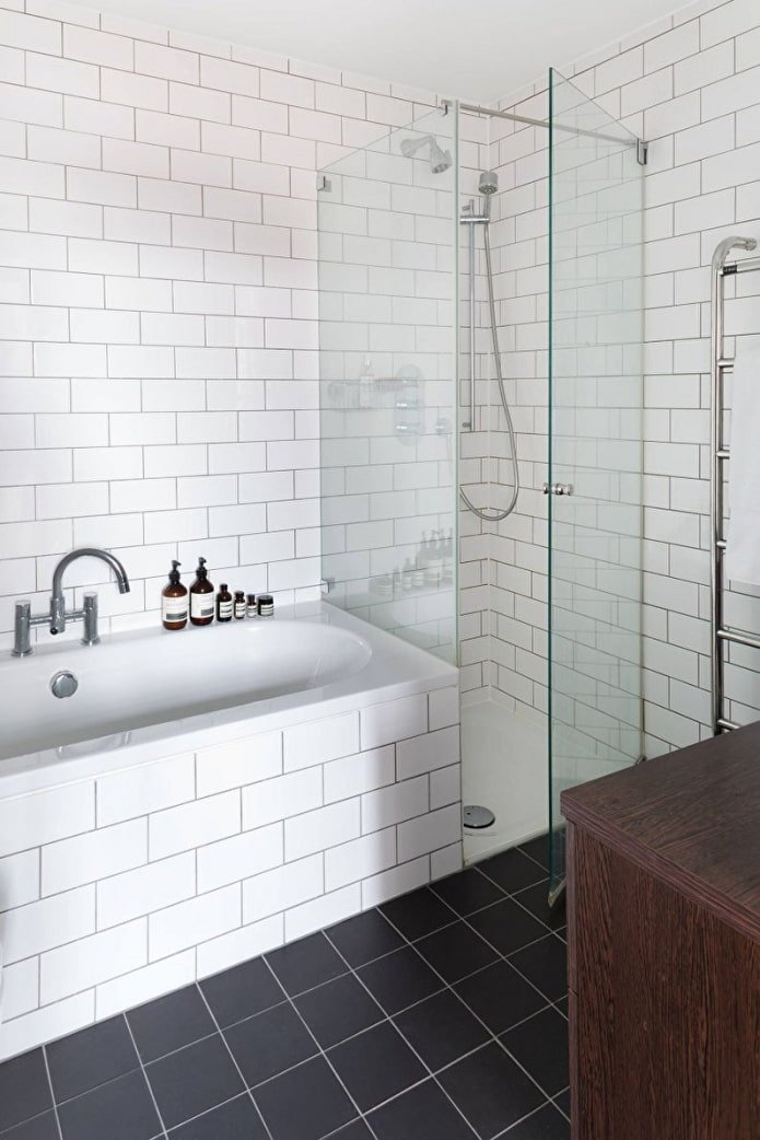 Fliesenanordnung im Badezimmer