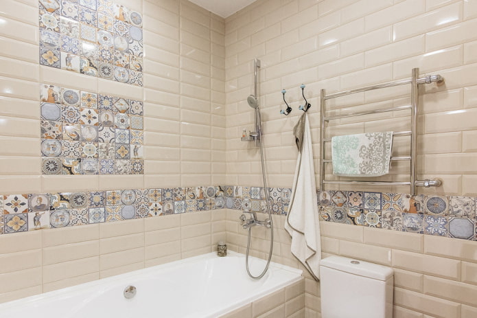 Fliesenanordnung im Badezimmer