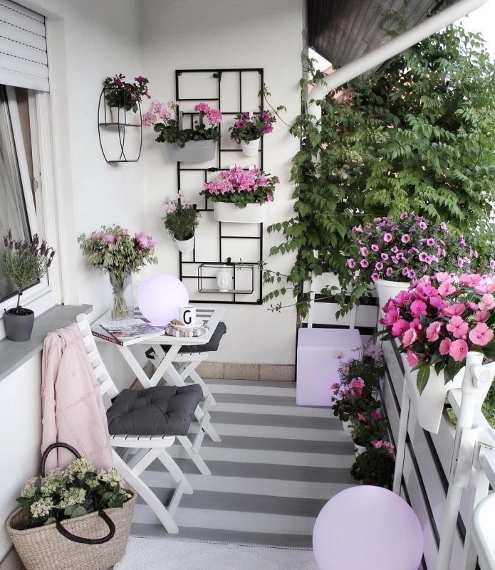 Blumen auf dem Balkon