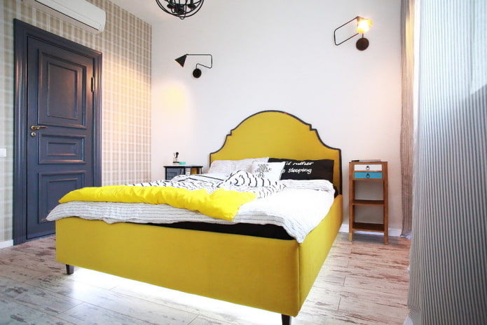 Einzelbett und ein halbes Bett im Innenraum