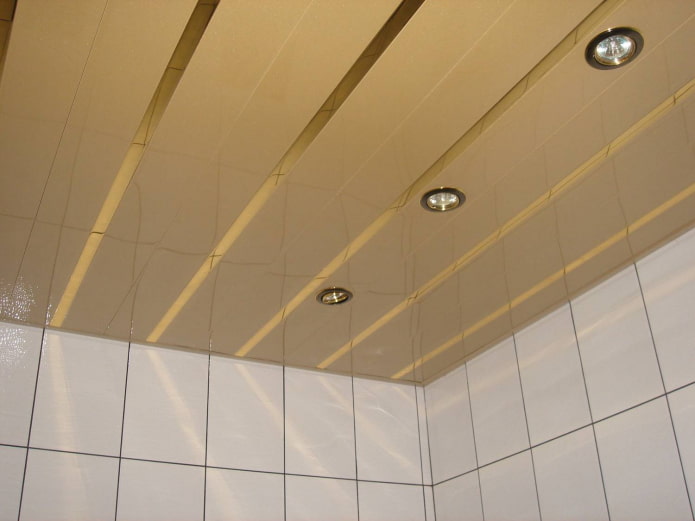 Pendelstruktur mit goldenen Lamellen
