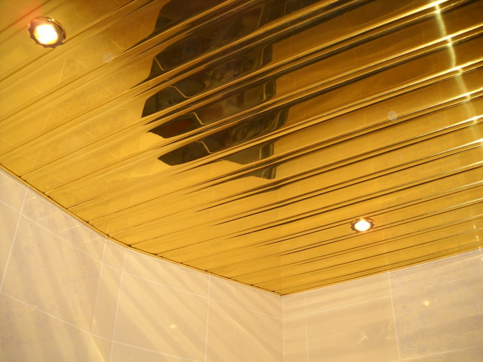 Goldene Lamellen Hängestruktur