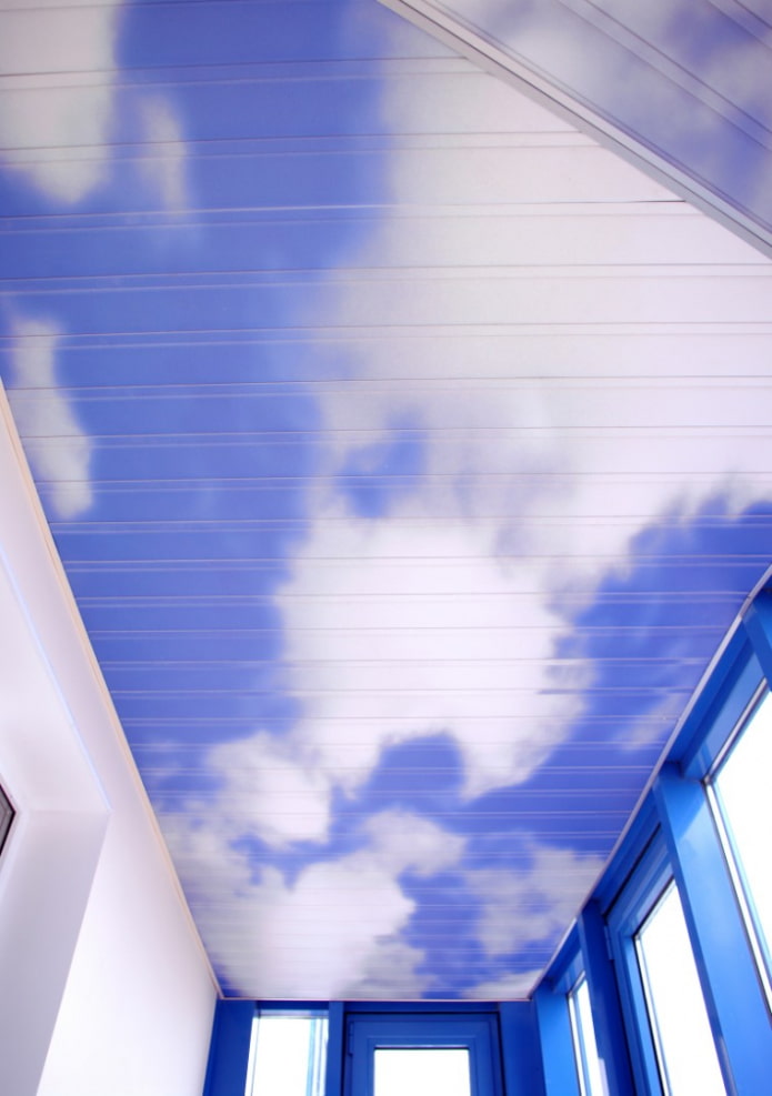 Fotodruck an der Decke