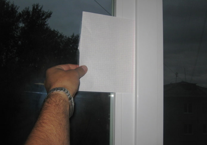 Fensterdichtheit mit Papier prüfen