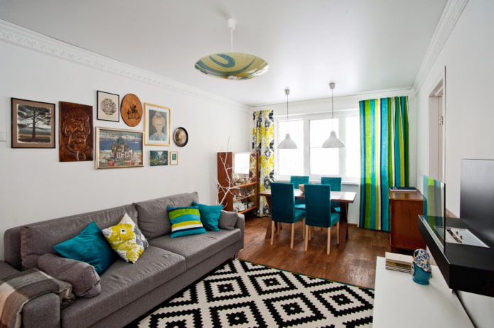 Deckenverkleidung in einer Chruschtschow-Wohnung