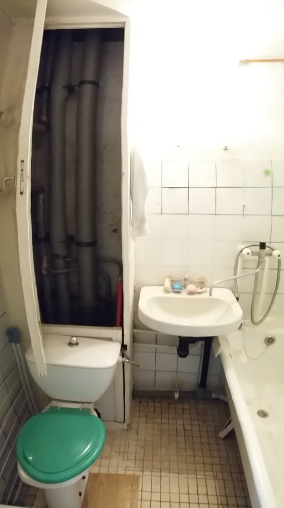 Badezimmer vor der Renovierung
