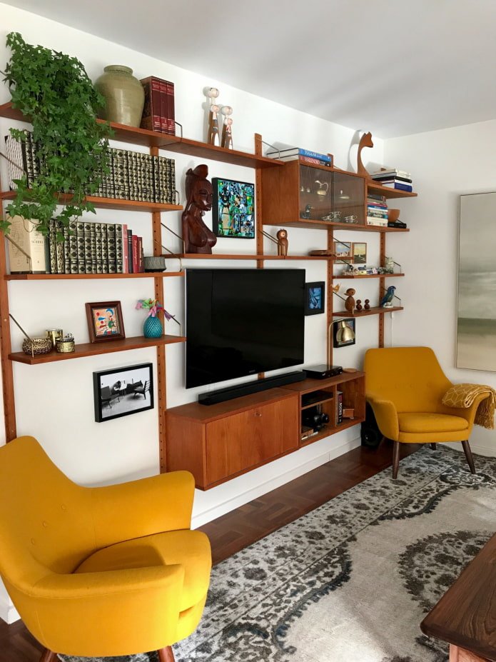 offene Regale im Wohnzimmer