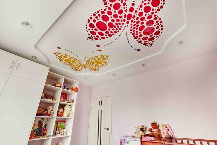 Lochdecke im Kinderzimmer