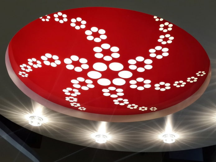 Geschnitzte Spanndecke rot