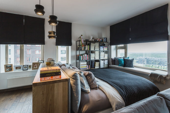 Verdunkelnde Raffgardinen im Schlafzimmer