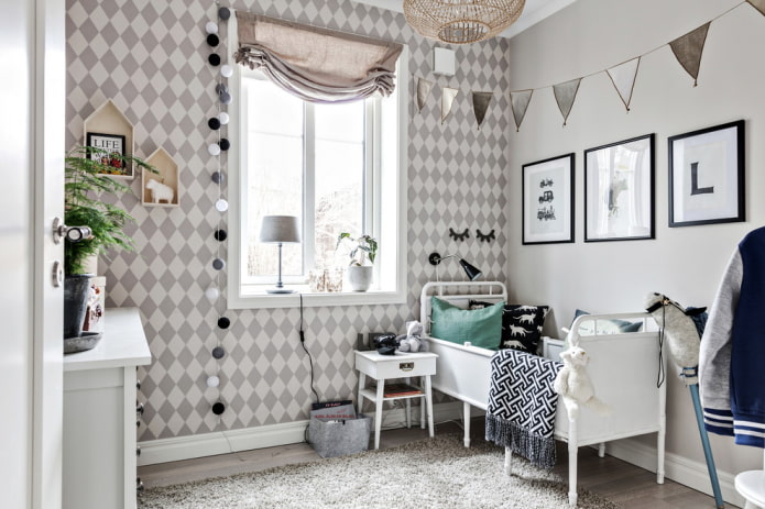 Raffrollos in einem Kinderzimmer im skandinavischen Stil