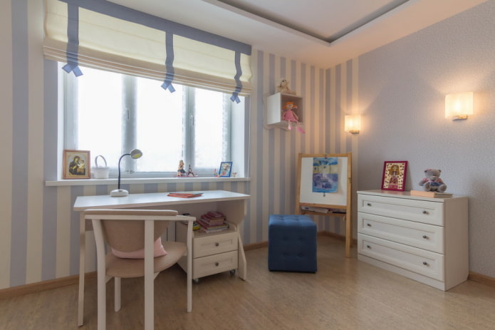 Raffrollos mit Bändern im Kinderzimmer