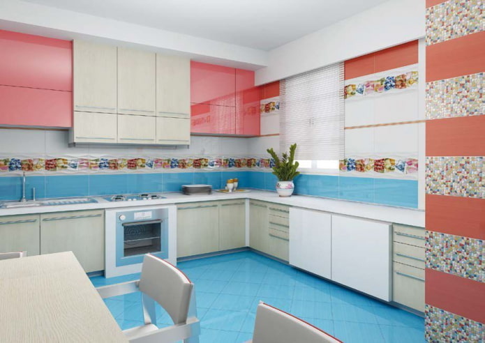 Kücheninterieur in Rosa- und Blautönen