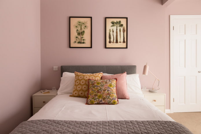 Schlafzimmer-Inneneinrichtung in Rosatönen