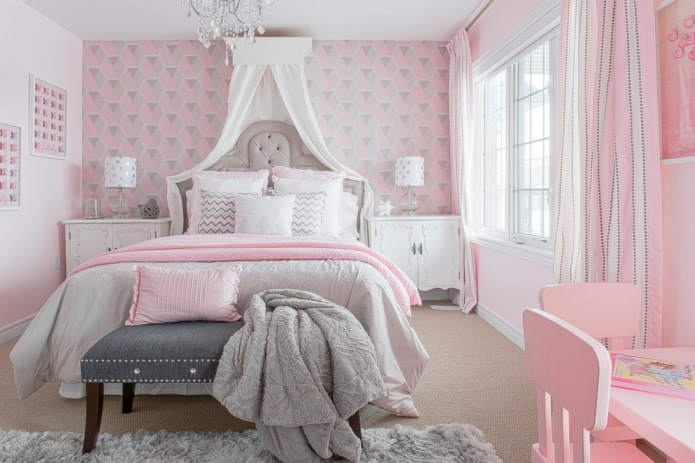 Graue und rosa Tapeten im Schlafzimmer