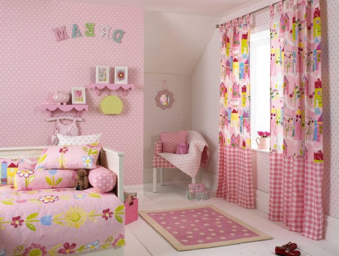Vorhänge mit Schlaufen im Kinderzimmer