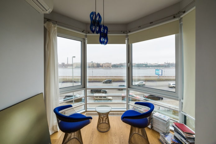 Rollos auf der Loggia mit Panoramaverglasung