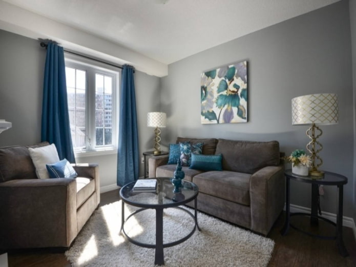 Grau in Kombination mit Blau im Interieur