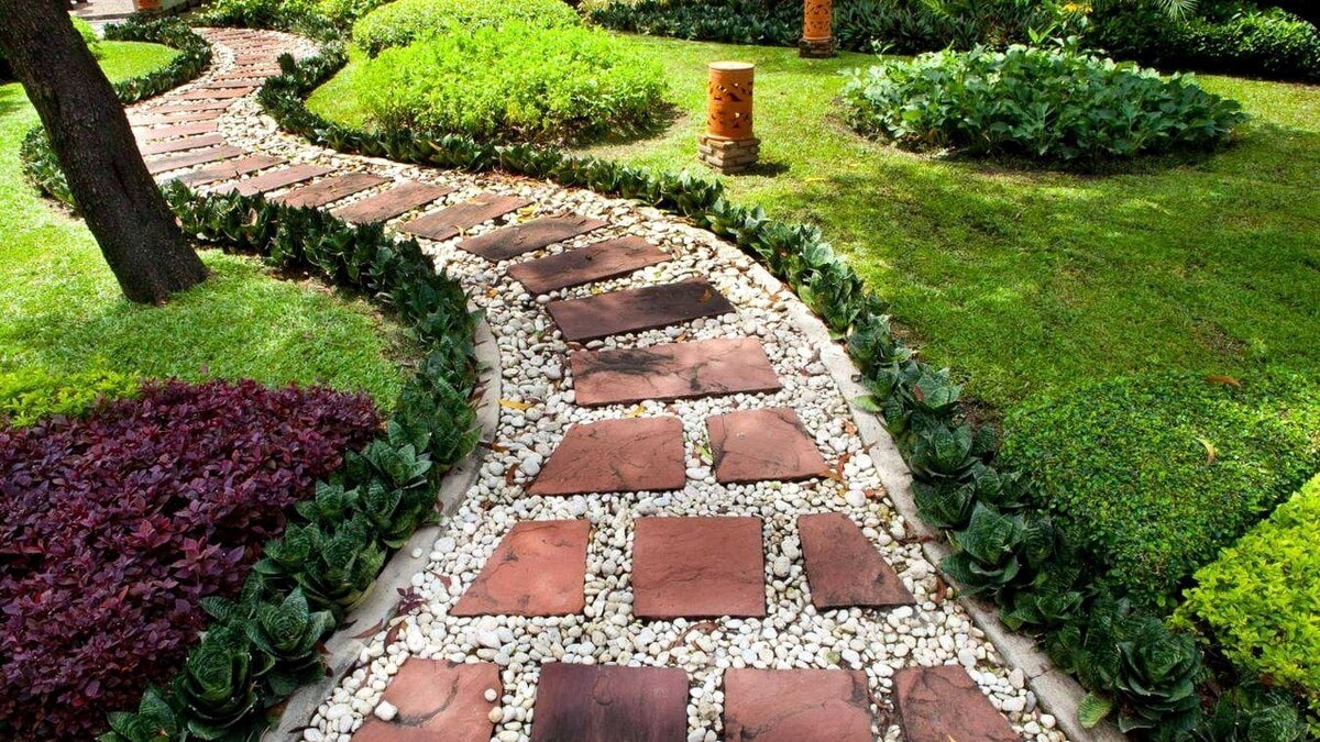 Wie dekoriert man Gartenwege für ein Ferienhaus schön?