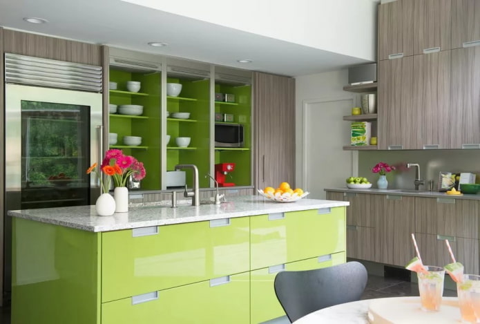 Kücheninterieur in Grau- und Hellgrüntönen